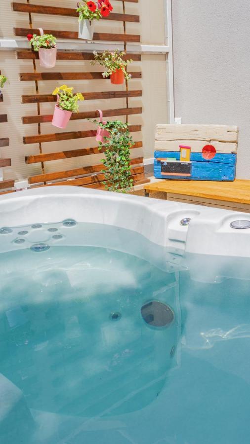 New Delux Green Garden Apartment With Hotube **** 스플리트 외부 사진