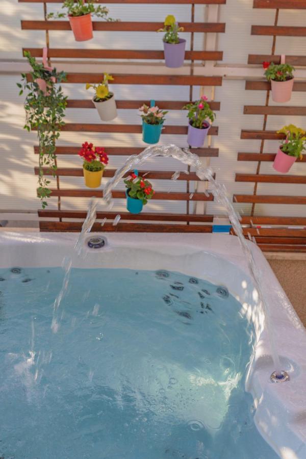New Delux Green Garden Apartment With Hotube **** 스플리트 외부 사진