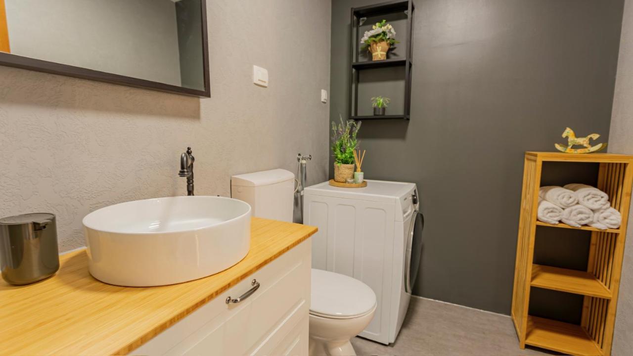 New Delux Green Garden Apartment With Hotube **** 스플리트 외부 사진