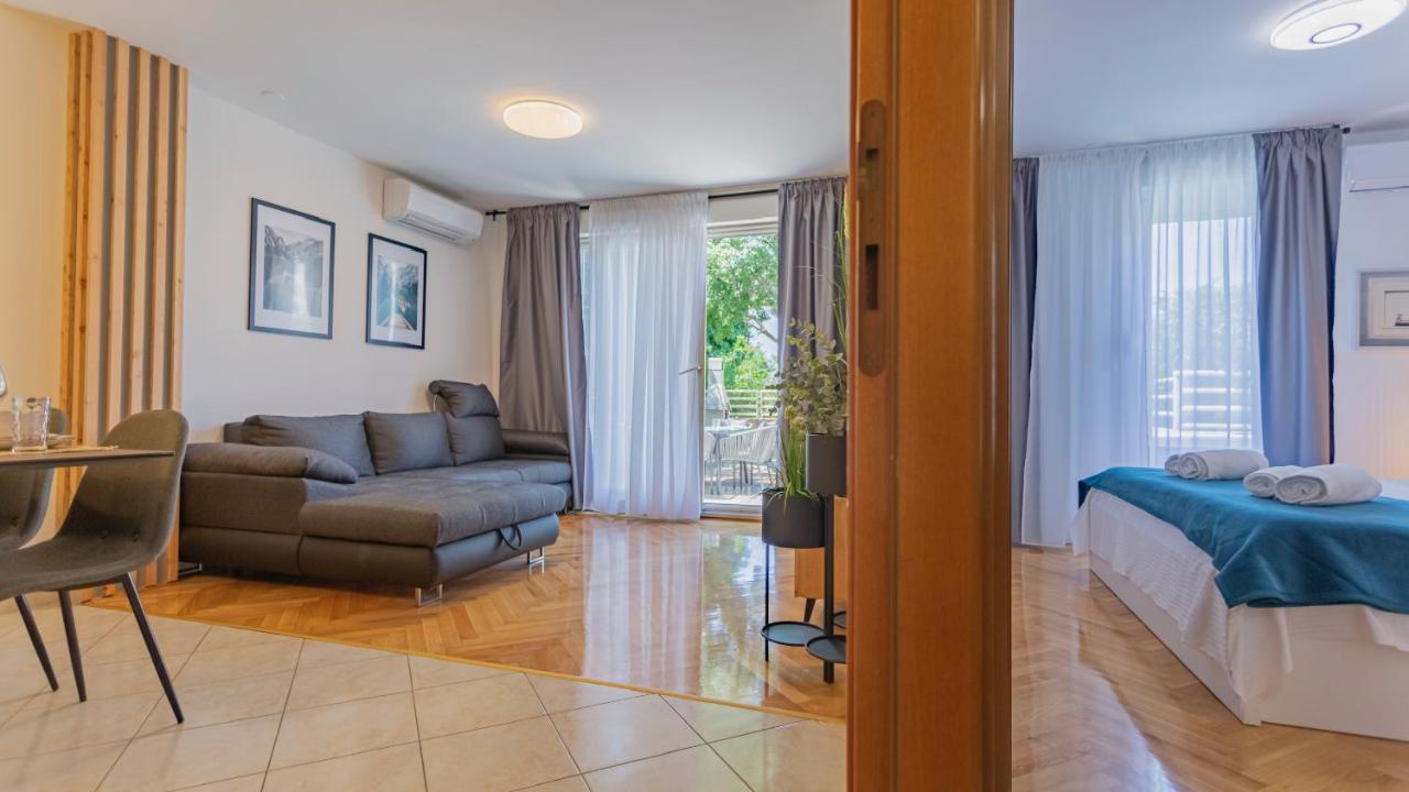 New Delux Green Garden Apartment With Hotube **** 스플리트 외부 사진