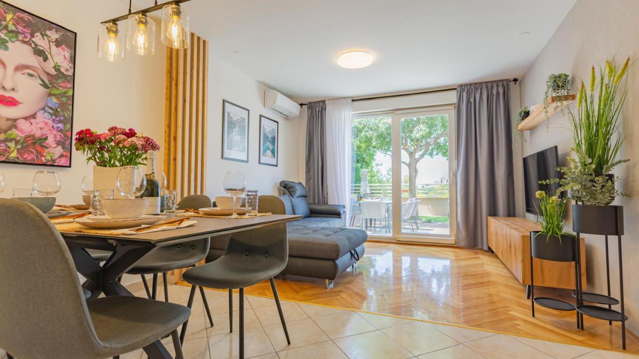 New Delux Green Garden Apartment With Hotube **** 스플리트 외부 사진