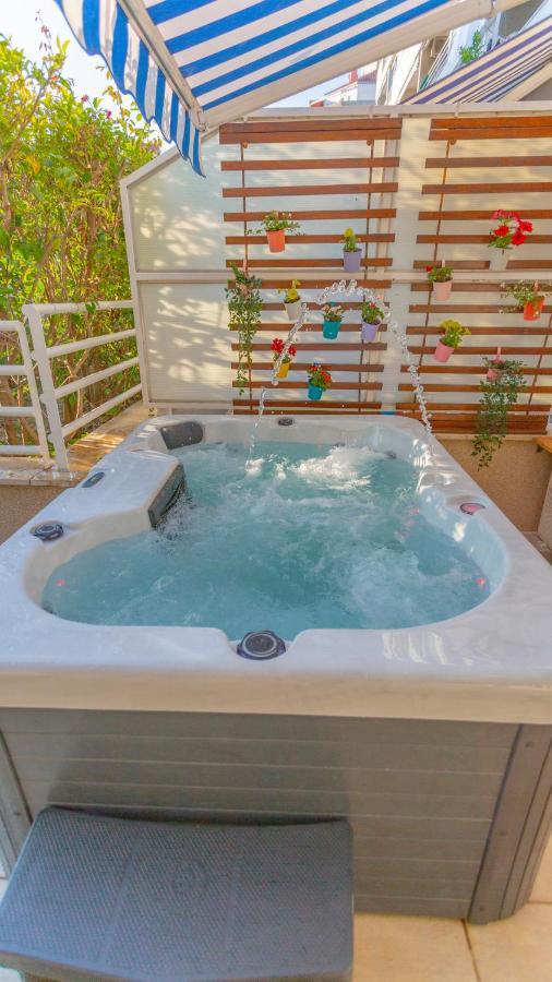 New Delux Green Garden Apartment With Hotube **** 스플리트 외부 사진