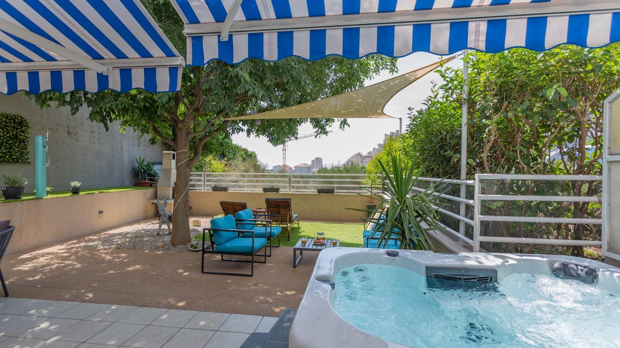 New Delux Green Garden Apartment With Hotube **** 스플리트 외부 사진