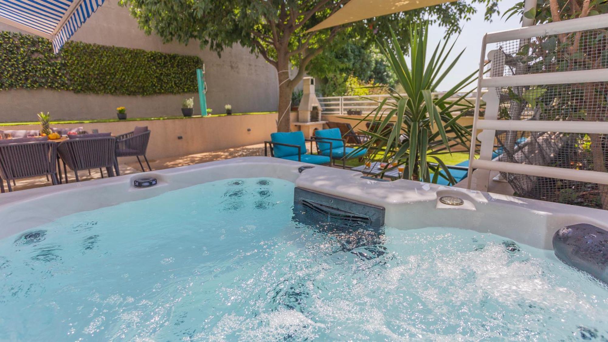 New Delux Green Garden Apartment With Hotube **** 스플리트 외부 사진