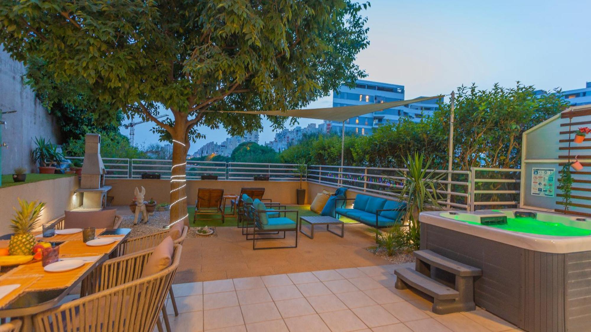 New Delux Green Garden Apartment With Hotube **** 스플리트 외부 사진