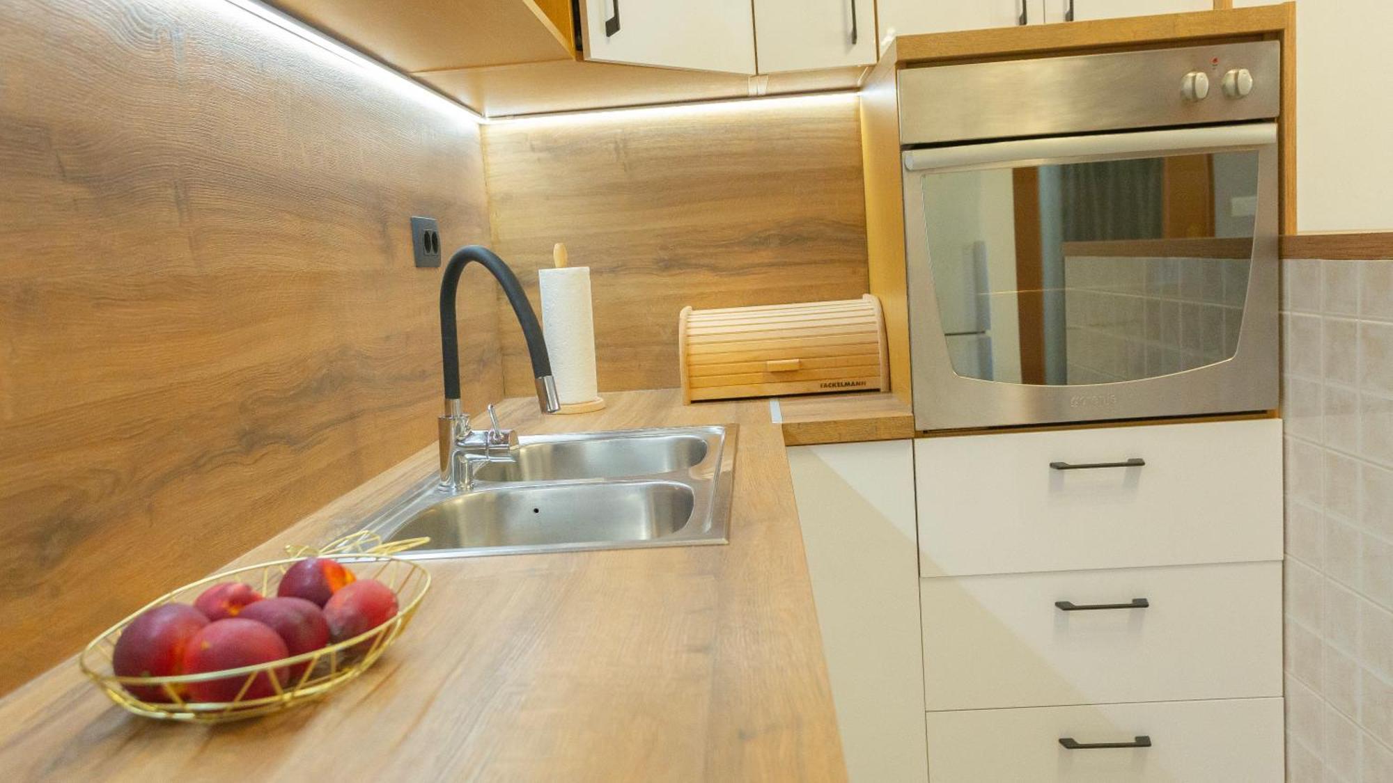 New Delux Green Garden Apartment With Hotube **** 스플리트 외부 사진