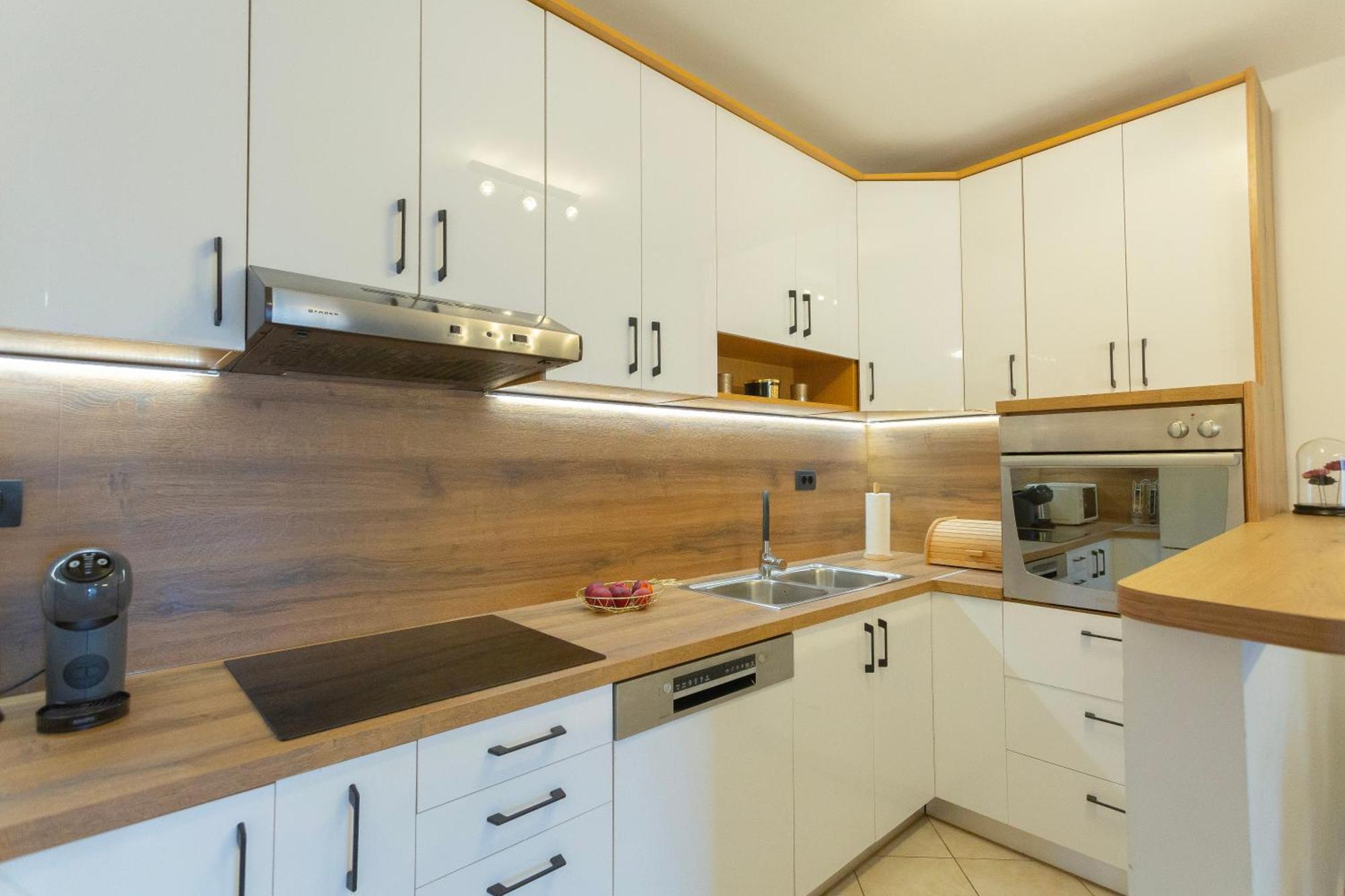 New Delux Green Garden Apartment With Hotube **** 스플리트 외부 사진